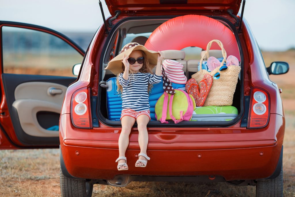 Ob Kinderwagen, Spieletasche, Wechselkleidung oder Wickeltasche – schnell ist der Kofferraum mit den Utensilien der kleinen Passagiere voll und die Dinge der Eltern sind noch gar nicht im Auto. (#02)