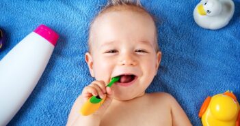 Babys baden: Checkliste, Anleitung & mehr