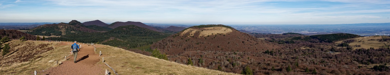 Die Vulkane gehören zu den beeindruckenden Naturschauspielen, die es hier in der Auvergne als Sehenswürdigkeiten zu besichtigen und vor allem zu besteigen gilt. Der Park "Vulcania" auf dem Puy-de-Pariou zählt dazu. (#6)