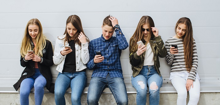 Handy Regeln für Teenager: Tipps für richtigen Umgang