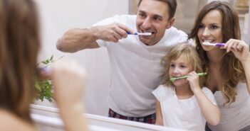 Wie Eltern Streit ums Zähneputzen vermeiden und zum festen Ritual machen