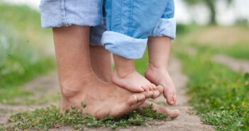 Barfuß Laufen: Gesund für Kinder und Erwachsene