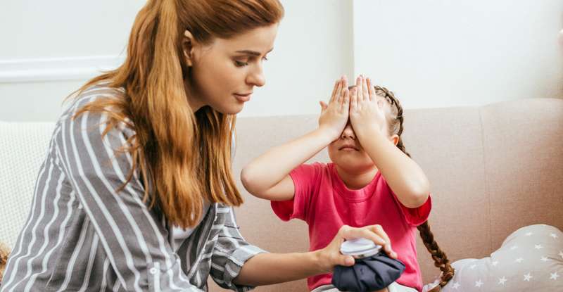 Als Elternteil ist es wichtig die Schmerzen richtig einzuordnen. ( Foto: Shutterstock-  LightField Studios )