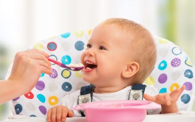 Nährstoffreiche Ernährung für Babys und Kleinkinder (Foto: AdobeStock - JenkoAtaman 57146349)