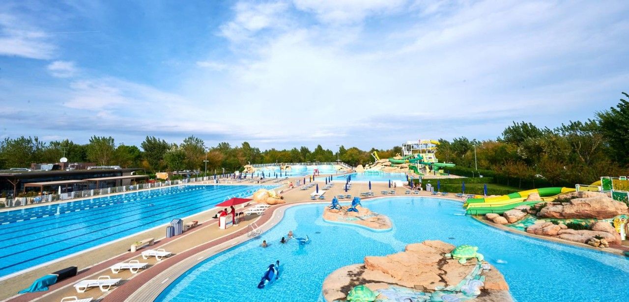 Europas größter Campingplatz mit familiärer Atmosphäre Europas größter Campingplatz mit familiärer Atmosphäre (Foto: AdobeStock 383782284_www.push2hit.de)