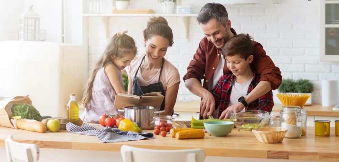 Lebensqualität steigern: Wie Familien durch bewusste Lebensführung mehr erreichen (Foto: AdobeStock - 346136609 deniskomarov)