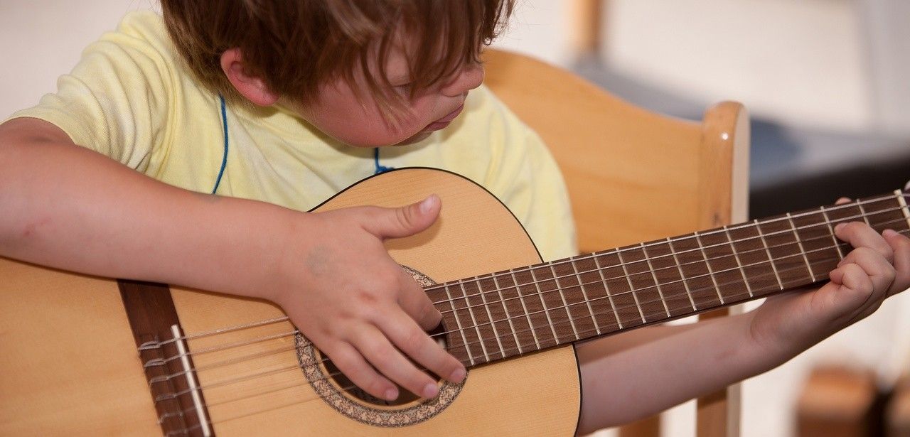 Kinderrechte-Projekt in Dresden fördert Musik und (Foto: AdobeStock - Thomas Scherr 23376359)