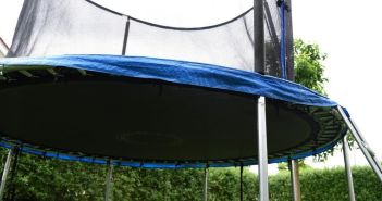 Die ideale Trampolinauswahl für sicheren Familienspaß im (Foto: Conny Kurz)