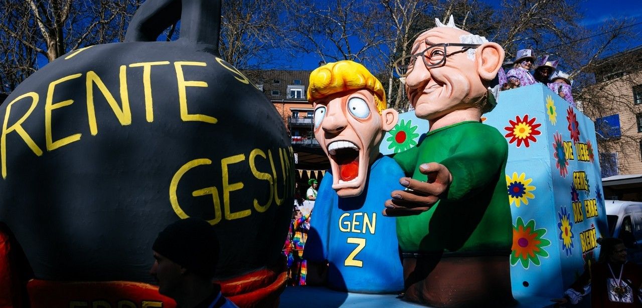 Ab morgen verkaufen Teams Rosenmontagszug-Spangen in Bronze, Silber, (Foto: Festkomitee Kölner Karneval)