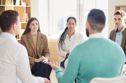 45 Fachkräfte diskutieren Schüleraustauschtrends und Herausforderungen in Berlin (Foto: AdobeStock - Studio Romantic - 1920454502)