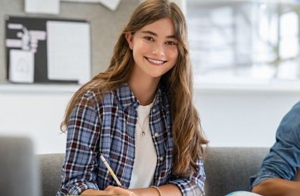 AJA bietet 2026 kostenlose Online-Messen zur Schüleraustausch-Information für (Foto: AdobeStock - Rido - 397755531)