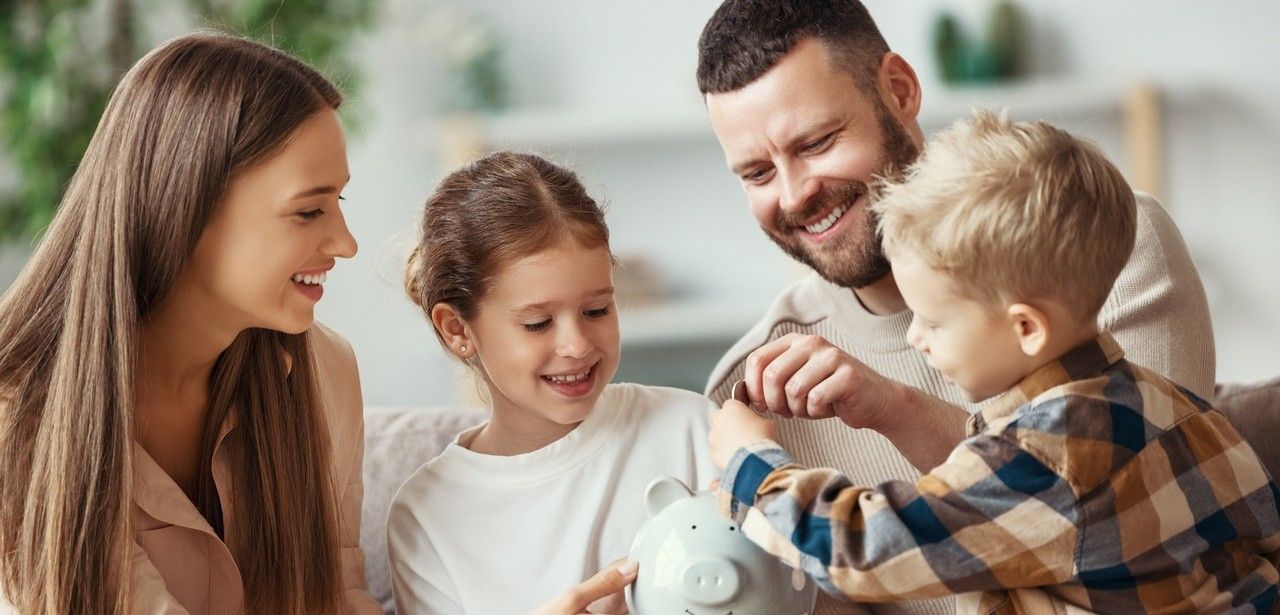 CosmosDirekt als Top Versicherer im Kinder-Anlage-Ranking von ServiceValue (Foto: AdobeStock -  JenkoAtaman - 385263980)