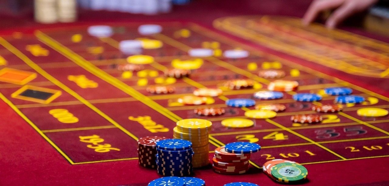 Landgericht Frankfurt erklärt unlizenzierte Online-Glücksspielverträge nichtig, Rückzahlung wird (Foto: AdobeStock - NastyaPhoto - 1720278531)